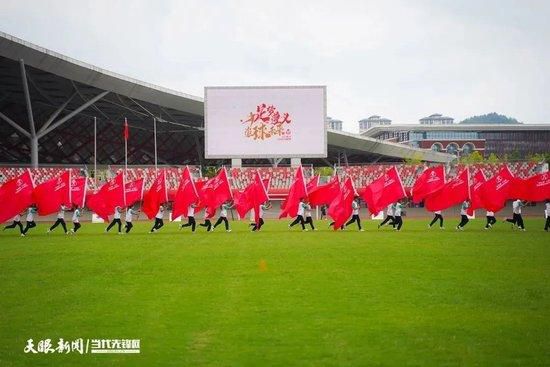 我经历过一段艰难时期，现在我能够走出困境，也要感谢家人的帮助，他们让我重新燃起了努力工作和奉献的信念。